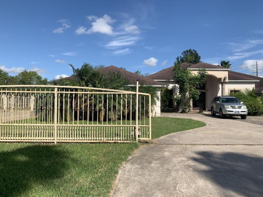 Brownsville Comfort 2 Bedroom 1 Bath , Spacious Kitchen And Outdoor Home エクステリア 写真